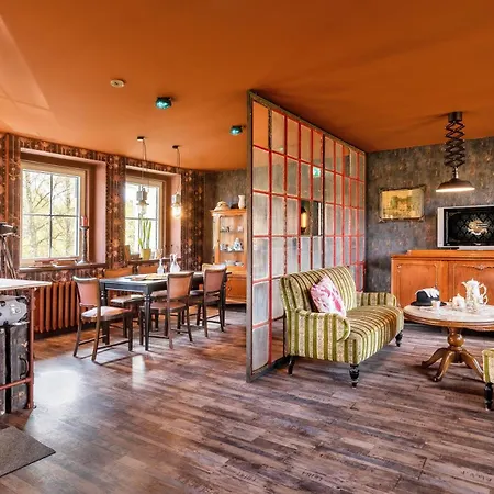 Weltraumbahnhof Rautenkranz - Steampunk Hotel Muldenhammer